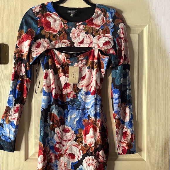 Dresses & Skirts - Guess Floral Long Sleeve Dress